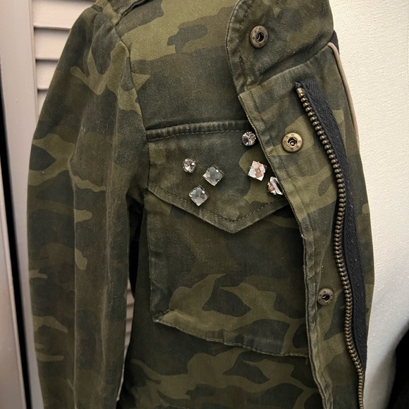 đź’•PINK ENVELOPE CAMO BLING JACKETđź’• - Picture 4 of 16